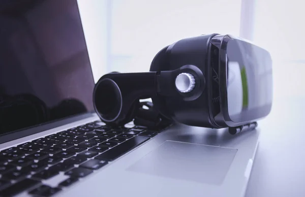 Lunettes Réalité Virtuelle Sur Bureau Avec Ordinateur Portable Les Affaires — Photo