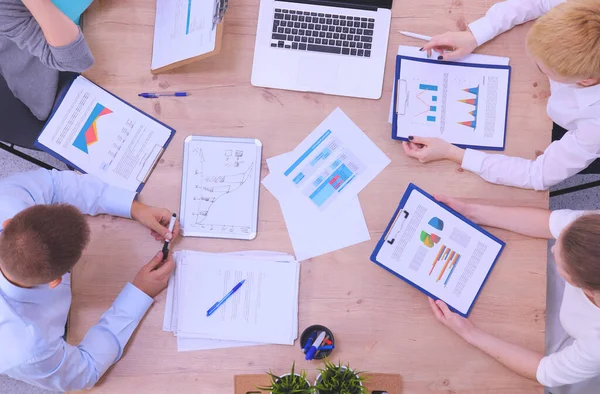 Zakenmensen Zitten Discussiëren Zakelijke Bijeenkomst — Stockfoto