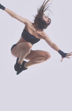 modern stil, şık ve genç dansçı poz .