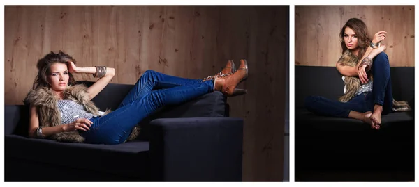 Retrato Mulher Elegante Sentado Sofá Preto Vestindo Uma Calça Azul — Fotografia de Stock