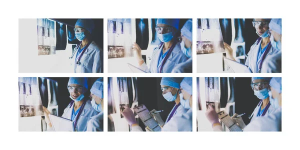 Two Female Women Medical Doctors Looking Rays Hospital — Stock Photo, Image