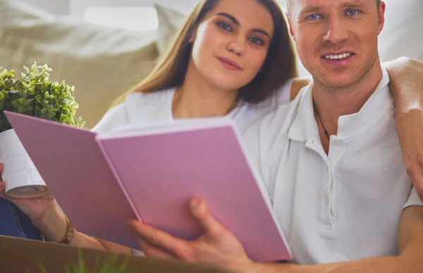 Cute Couple Unpacking Cardboard Boxes New Home Sitting Floor Looking — Stock Photo, Image