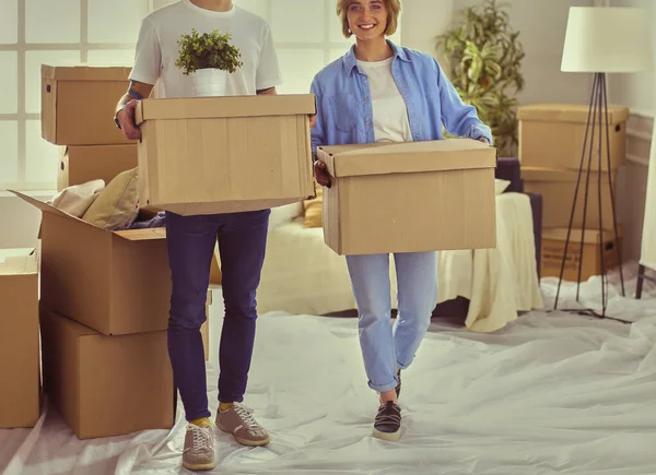 Girl Guy Holding Boxes Moving Hands Looking Box — Stock Photo, Image