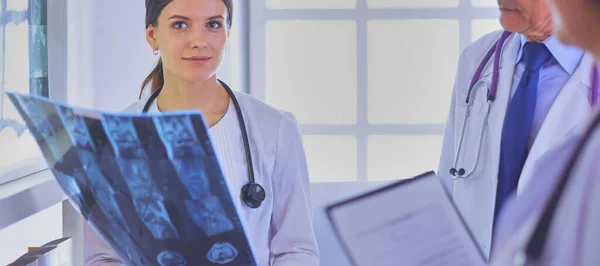 Doctors Looking Rays Hospital — Stock Photo, Image