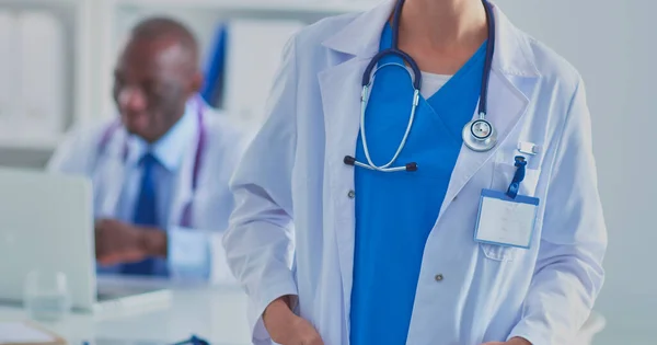 Medico Che Offre Mano Stringere Ufficio Primo Piano Medici — Foto Stock