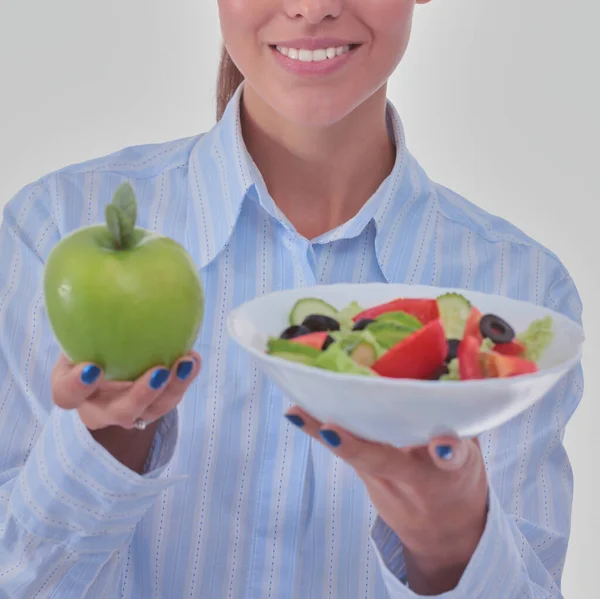 Retrato Una Hermosa Doctora Sosteniendo Plato Con Verduras Frescas Manzana — Foto de Stock