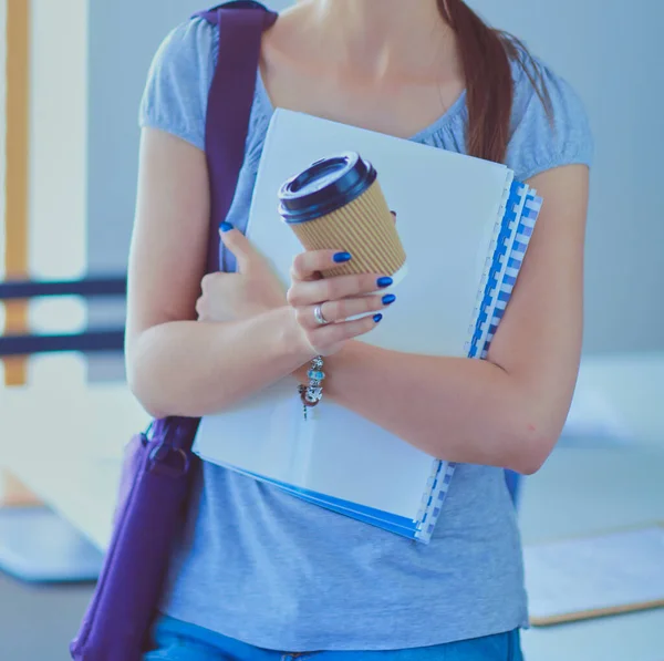 Retrato Jovem Estudante Segurando Cadernos Exercícios Mulher Estudante — Fotografia de Stock