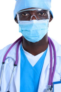 Bir maske ve üniforma giyen bir doktor portresi. Beyaz arka plan üzerinde izole