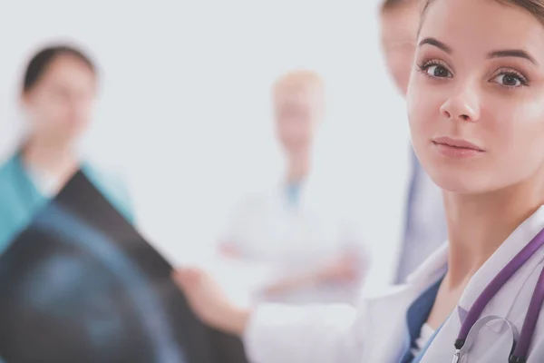 Aantrekkelijke Vrouwelijke Arts Voor Medische Groep — Stockfoto