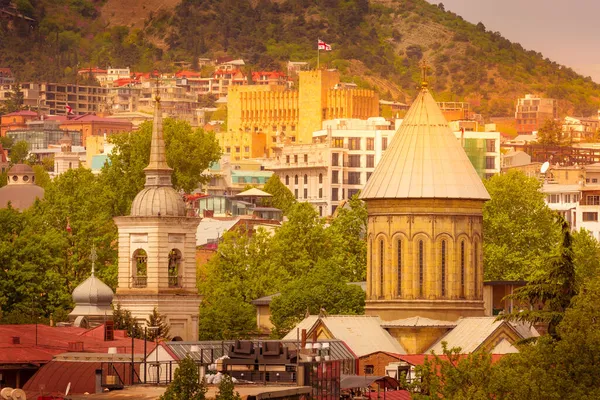 Tbilisi Colorful Sunset, Georgien. Sommar stadsbild — Stockfoto