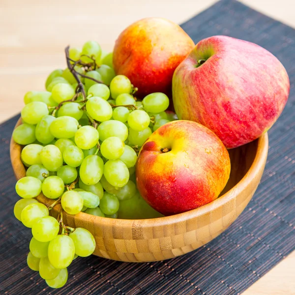 Frutero con frutas — Foto de Stock