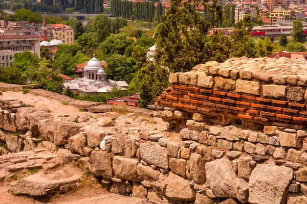 Paisaje urbano de Plovdiv, Bulgaria y las ruinas — Foto de Stock