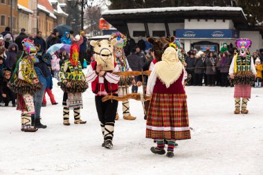 Geleneksel Bulgar kukerleri, folklor ve tatilleri