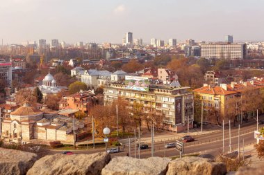 Filibe, Bulgaristan - 25 Kasım 2021: Kentin manzarası ve eski Nebet Tepe kalesinin kalıntıları