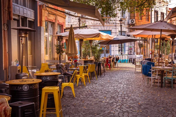Plovdiv, Bulgaria Kapana calle centro de la ciudad con cafetería — Foto de Stock