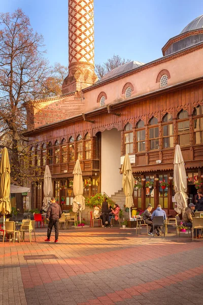 Plovdiv, Bulgaria Kapana calle centro de la ciudad con cafetería —  Fotos de Stock