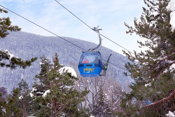 Bansko Bulgarien Januari 2021 Vinterskidort Med Backe Liftgondolstugor Och Utsikt — Stockfoto