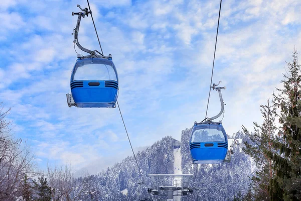班斯科 保加利亚冬季滑雪胜地 有斜坡 电梯吊舱和日落山景 — 图库照片