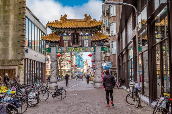 Hague, Netherlands gate of China towndistrict — 图库照片