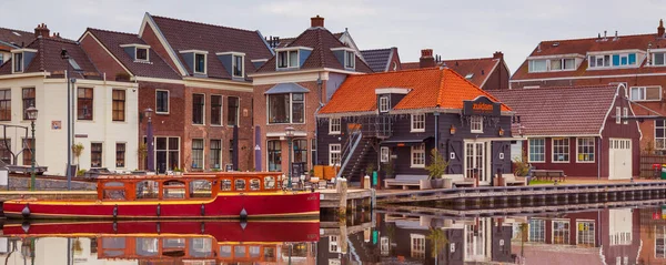 Haarlem, Netherlands Живописные дома — стоковое фото