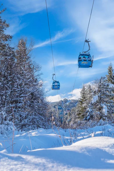 Ski resort Bansko, Bulgaria, gondola ski lift — Stock Photo, Image