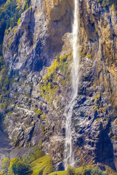 Staubbach vattenfall i Lauterbrunnen, Schweiz — Stockfoto