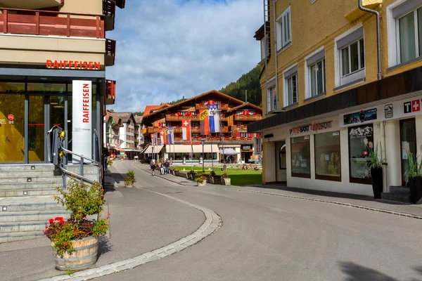 Wengen, Switzerland street view and mountains — Stock Photo, Image