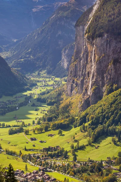 Lauterbrunnen Valley, χωριό σε Ελβετικές Άλπεις, Ελβετία — Φωτογραφία Αρχείου