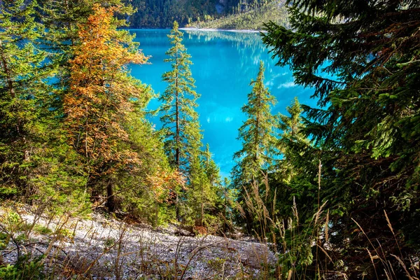 Lago Oeschinensee na Suíça — Fotografia de Stock