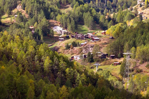 알프스 마을, 소나무 숲, 스위스, 체르마트 — 스톡 사진