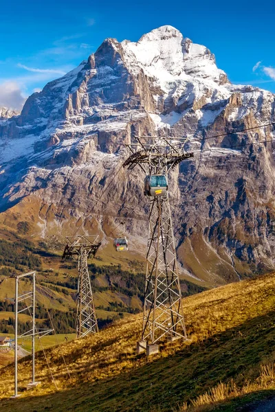 Grindelwald pierwsze kabiny kolejki linowej, Szwajcaria — Zdjęcie stockowe