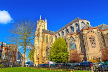 Gent, Belçika - 12 Nisan 2016: St Bavo Katedrali 'nin popüler turistik belde manzarası