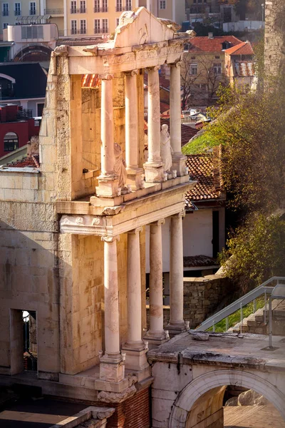 プロヴディフ ブルガリア 古代ローマの円形劇場と都市のパノラマの列 — ストック写真