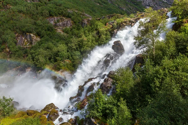 Vodopád Duha Cestě Briksdal Nebo Briksdalsbreen Ledovec Oldenu Norsko Zelené — Stock fotografie