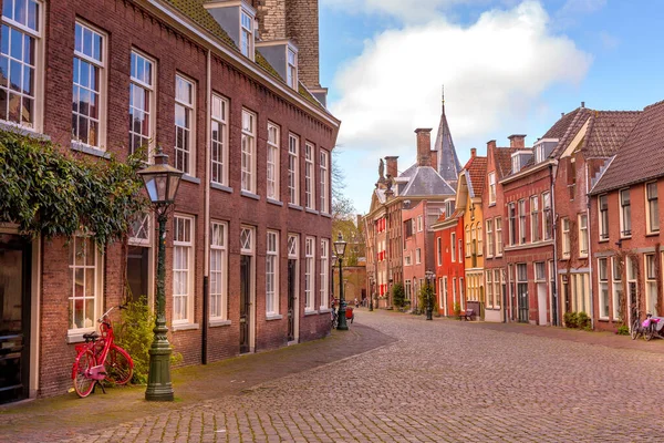 Geleneksel evleri görünümü Leiden, Hollanda