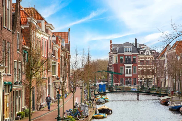 Leiden, Hollanda sokağı ve kanal manzarası