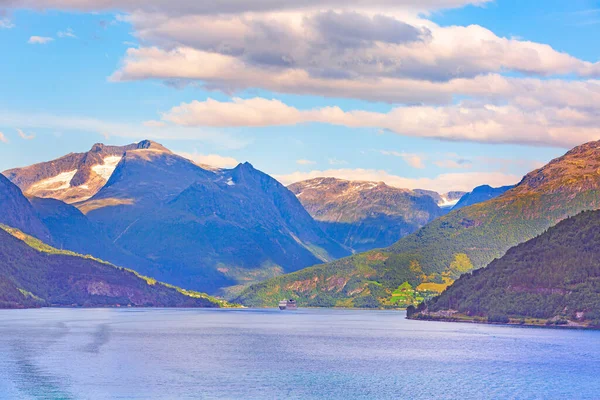 Norwegen Fjord Sonnenuntergangspanorama, Berglandschaft — Stockfoto
