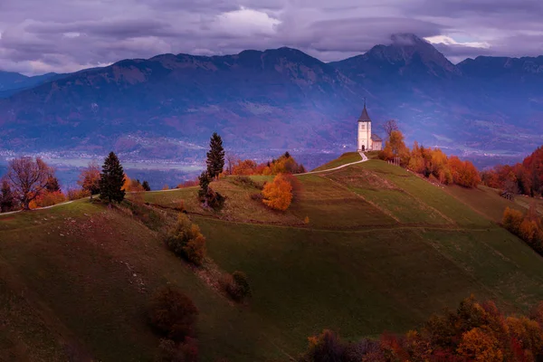 Panorama Coucher Soleil Rouge Automne Avec Les Saints Primus Église — Photo