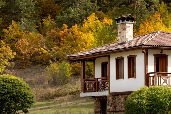 Autumn Landscape Traditional Bulgarian House Colorful Trees Bulgaria Rhodope Mountains — Stockfoto
