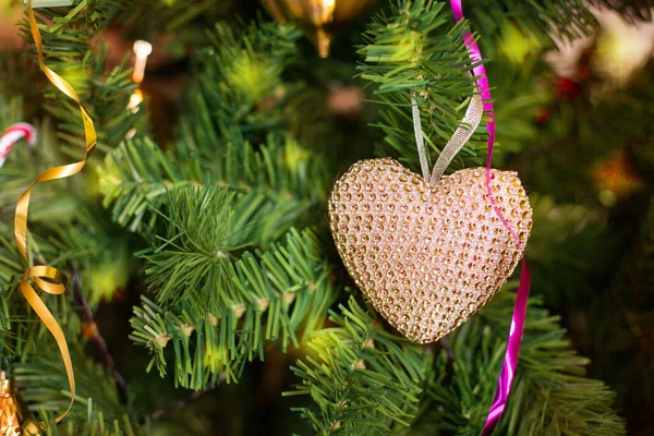 Золотое Рождественское Сердце Рождественской Елке Праздник — стоковое фото