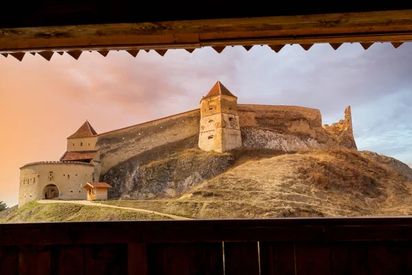 Zamek Rasnov Rumunia Tło Ramce Projekt Okładka Podróży Zdjęcie — Zdjęcie stockowe