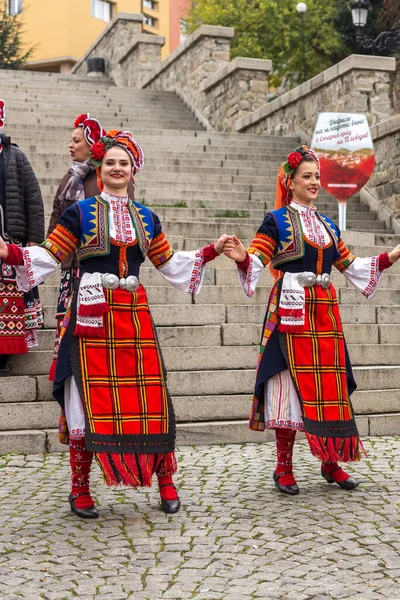 Plovdiv Bulgária Novembro 2021 Desfile Vinhos Jovens Cidade Velha Danças — Fotografia de Stock