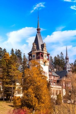 Peles şatosu sonbahar manzarası, Sinaia, Transilvanya, Romanya