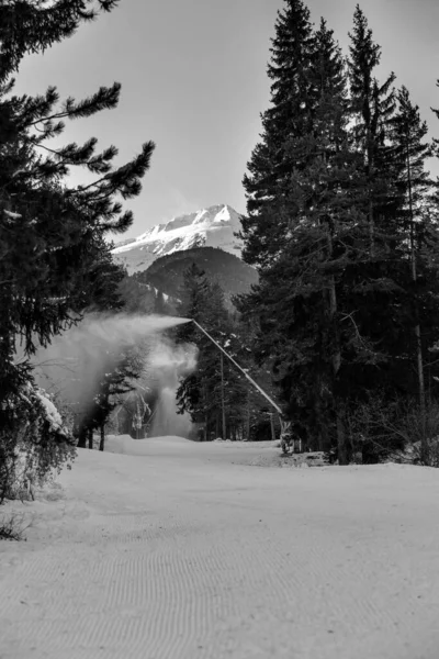 Balneario Invierno Bansko Bulgaria Panorama Con Pista Esquí Blanco Negro — Foto de Stock