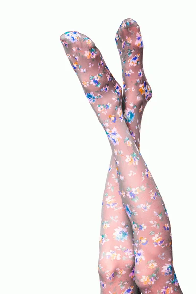 Женская нога в цветочных трико — стоковое фото