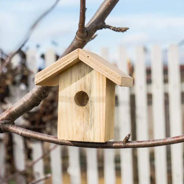 Trä fågel hus — Stockfoto