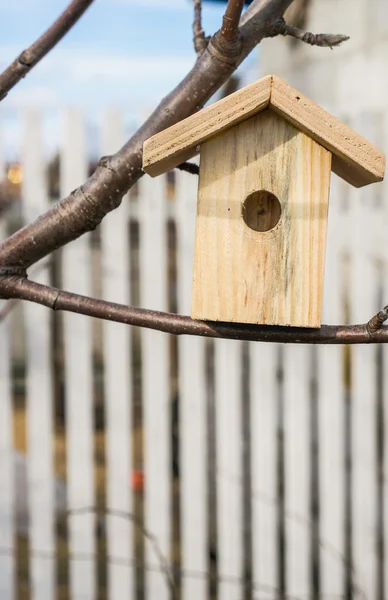 Casa de pájaros de madera —  Fotos de Stock