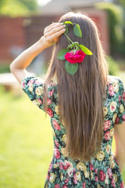 açık havada rahatlatıcı kadın