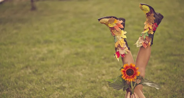 Sexy pernas de mulher em botas de outono — Fotografia de Stock