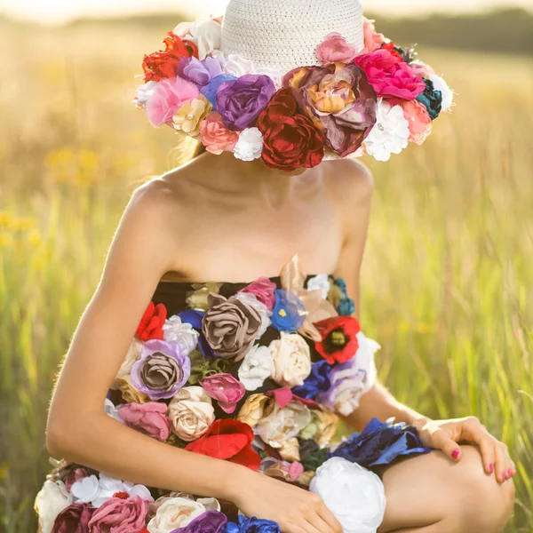 Romantic young woman in hat — Stock Photo, Image